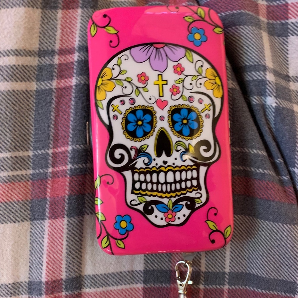 Sugar skull wristlet for phone